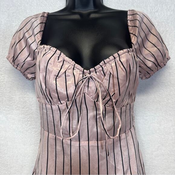 Urban Outfitters Lioness On The Line Off-The-Shoulder Mini Dress‎ Size XS - Picture 4 of 11